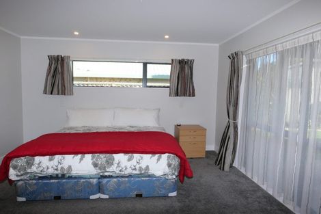 Photo of property in 68 Guildford Drive, Paraparaumu, 5032