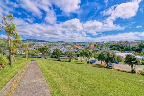 Photo of property in 39 Lanyon Place, Whitby, Porirua, 5024