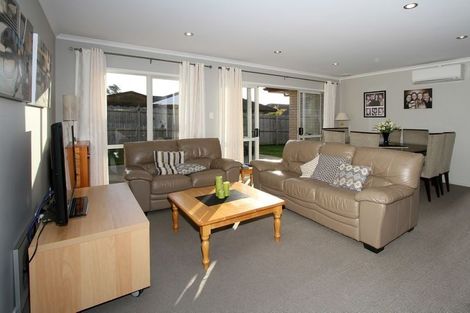 Photo of property in 25 Saltwood Street, Red Beach, 0932