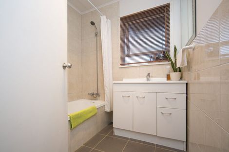 Photo of property in 70 Stottholm Road, Titirangi, Auckland, 0604