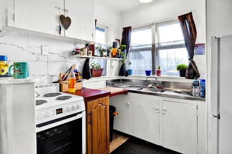 Photo of property in 18 Puriri Street, Hawera, 4610