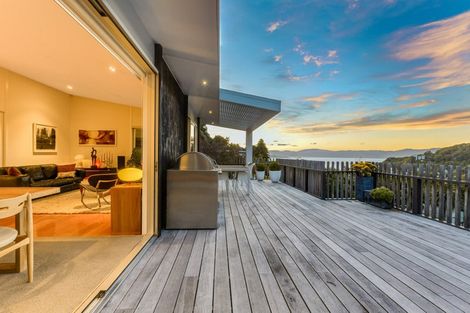 Photo of property in 4 Francis Bell Grove, Lowry Bay, Lower Hutt, 5013