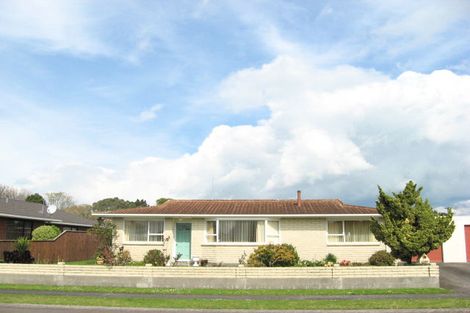 Photo of property in 2 Boulevard Drive, Merrilands, New Plymouth, 4312