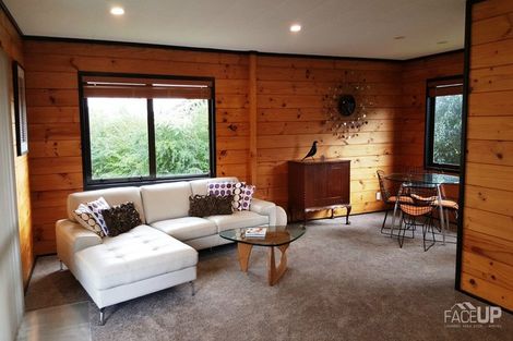 Photo of property in 1/302 Te Atatu Road, Te Atatu South, Auckland, 0610
