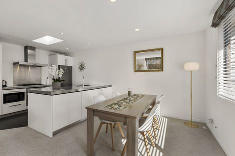 Photo of property in 35a Ngaio Road, Kelburn, Wellington, 6012