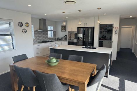 Photo of property in 28 Highgate Drive, Rangiora, 7400