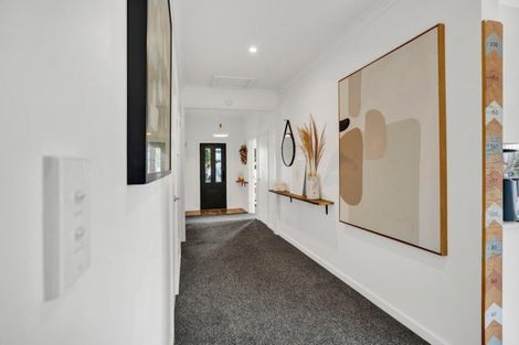 Photo of property in 15 Bracken Street, New Plymouth, 4310