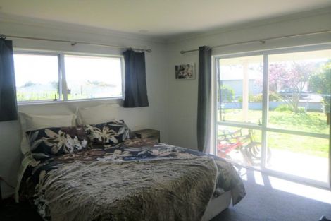 Photo of property in 23 Kew Road, Westport, 7825