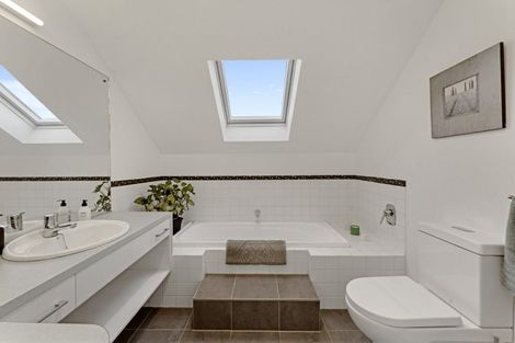 Photo of property in 1b Adrienne Place, Onehunga, Auckland, 1061