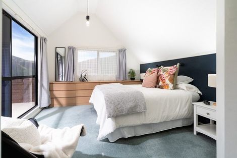 Photo of property in 9 Kapil Grove, Khandallah, Wellington, 6035