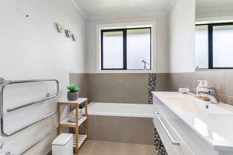Photo of property in 65 Racecourse Road, Winton, 9782