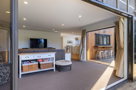 Photo of property in 90 Gillies Crescent, Waimarama, Havelock North, 4294