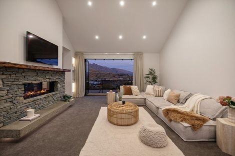 Photo of property in 1 Goldleaf Hill, Queenstown, 9300