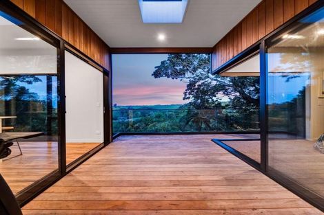 Photo of property in 2 Wairau Road, Oakura, 4374