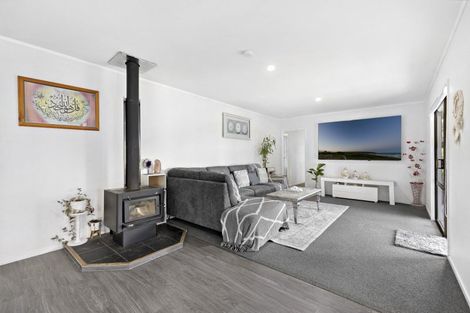 Photo of property in 43 Ohiwa Road, Papakura, 2582