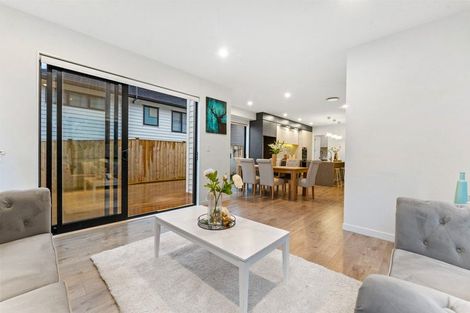 Photo of property in 25 Henriette Place, Totara Park, Auckland, 2105