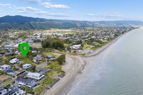 Photo of property in 19 Groves Road, Raumati Beach, Paraparaumu, 5032