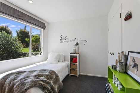 Photo of property in 6 Stephanie Close, Glenfield, Auckland, 0629