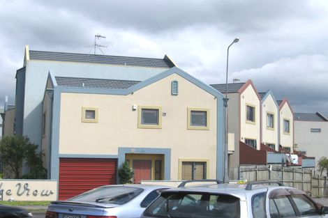 Photo of property in Lakeview Terrace, 15/14 Ambrico Place, New Lynn, Auckland, 0600
