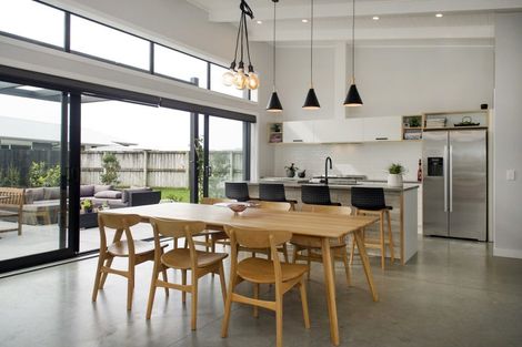 Photo of property in 2 Romeo Place, Whitianga, 3510