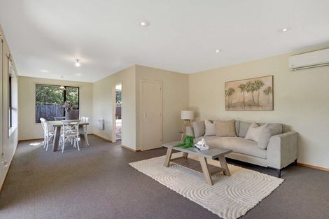Photo of property in 8 Algie Place, Avonhead, Christchurch, 8042