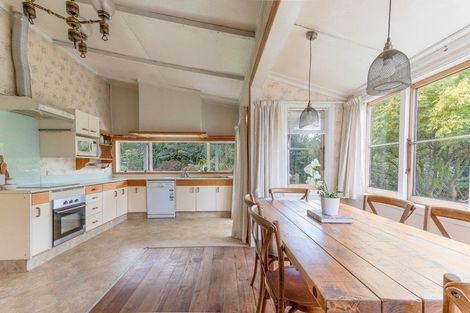 Photo of property in 16 Toia Street, Marton, 4710