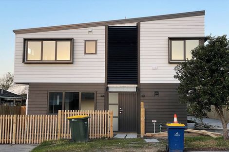 Photo of property in 15c Pipitea Place, Massey, Auckland, 0614