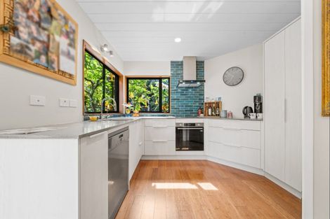 Photo of property in 11 Kereru Place, Upper Vogeltown, New Plymouth, 4310