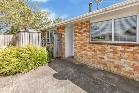 Photo of property in 2/6 Hood Place, Spotswood, New Plymouth, 4310