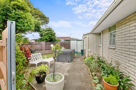 Photo of property in 1/9 Tukapa Street, Westown, New Plymouth, 4310