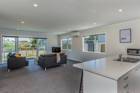 Photo of property in 20u2 Glanmire Road, Newlands, Wellington, 6037