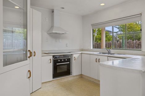 Photo of property in 8 Kathleen Place, Rainbow Point, Taupo, 3330