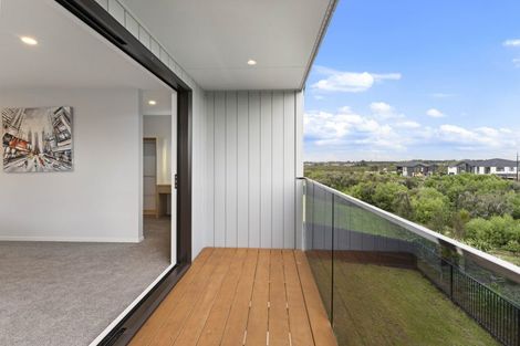 Photo of property in 17 Seagreen Avenue, Rosehill, Papakura, 2113