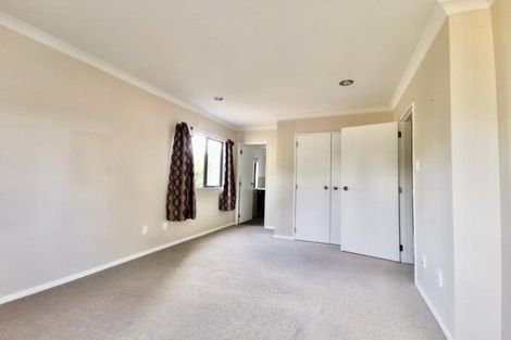 Photo of property in 1 Mark Edward Drive, Half Moon Bay, Auckland, 2012
