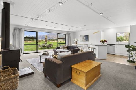 Photo of property in 30 Paterson Drive, Hawea Flat, Lake Hawea, 9382