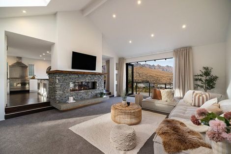 Photo of property in 1 Goldleaf Hill, Queenstown, 9300