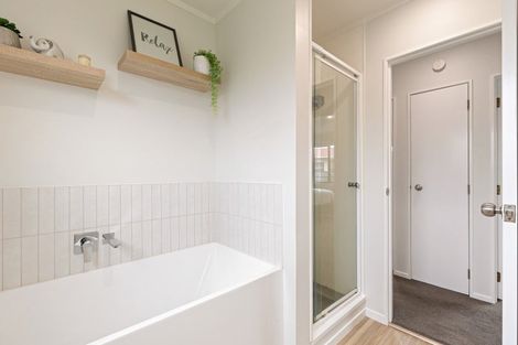 Photo of property in 100 Hillcrest Drive, Kelvin Grove, Palmerston North, 4414