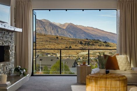 Photo of property in 1 Goldleaf Hill, Queenstown, 9300