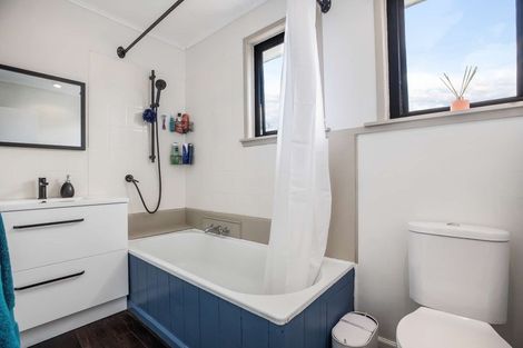 Photo of property in 37 Pomaria Road, Henderson, Auckland, 0610