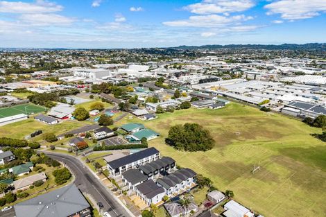 Photo of property in 8/28 Smythe Road, Henderson, Auckland, 0612