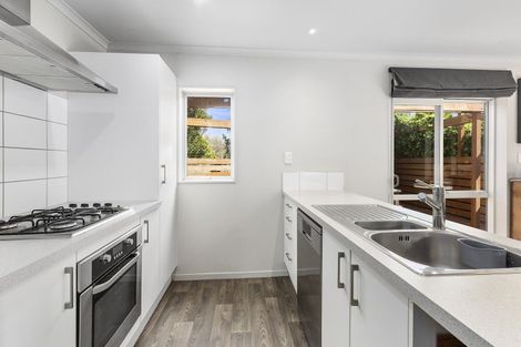 Photo of property in 16u7 Black Rock Road, Newlands, Wellington, 6037