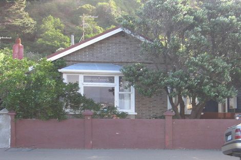 Photo of property in 242 Queens Drive, Lyall Bay, Wellington, 6022