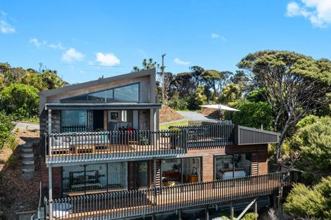 Photo of property in 23 Log Race Road, Piha, 0772