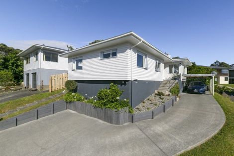 Photo of property in 17 Padnell Crescent, Paparangi, Wellington, 6037