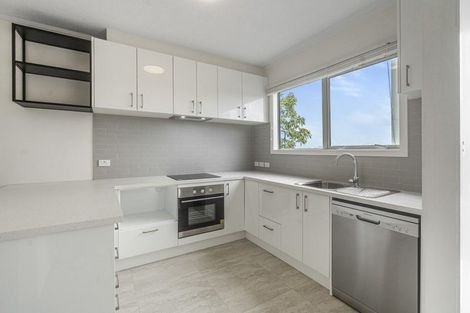 Photo of property in 86 Sylvan Avenue, Northcote, Auckland, 0627