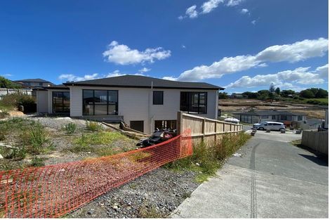 Photo of property in 23 Merv Clarke Lane, Massey, Auckland, 0614