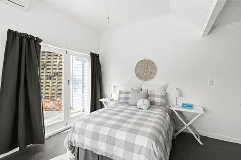 Photo of property in 20 Shakespeare Road, Bastia Hill, Whanganui, 4500