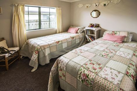 Photo of property in 52 Cambridge Terrace, Masterton, 5810