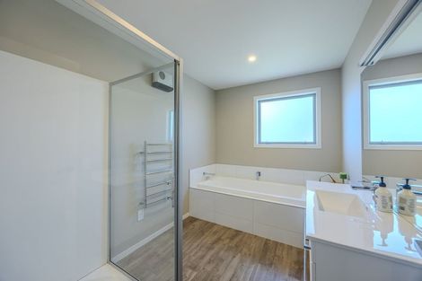 Photo of property in 4 Kingfisher Crescent, Albert Town, Wanaka, 9305