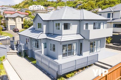 Photo of property in 3 Forbes Lane, Newlands, Wellington, 6037